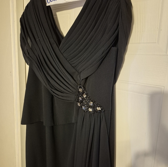 Formal dress - Picture 6 of 6